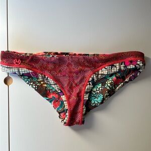 NWOT Maaji Patterned Reversible Bikini Bottom